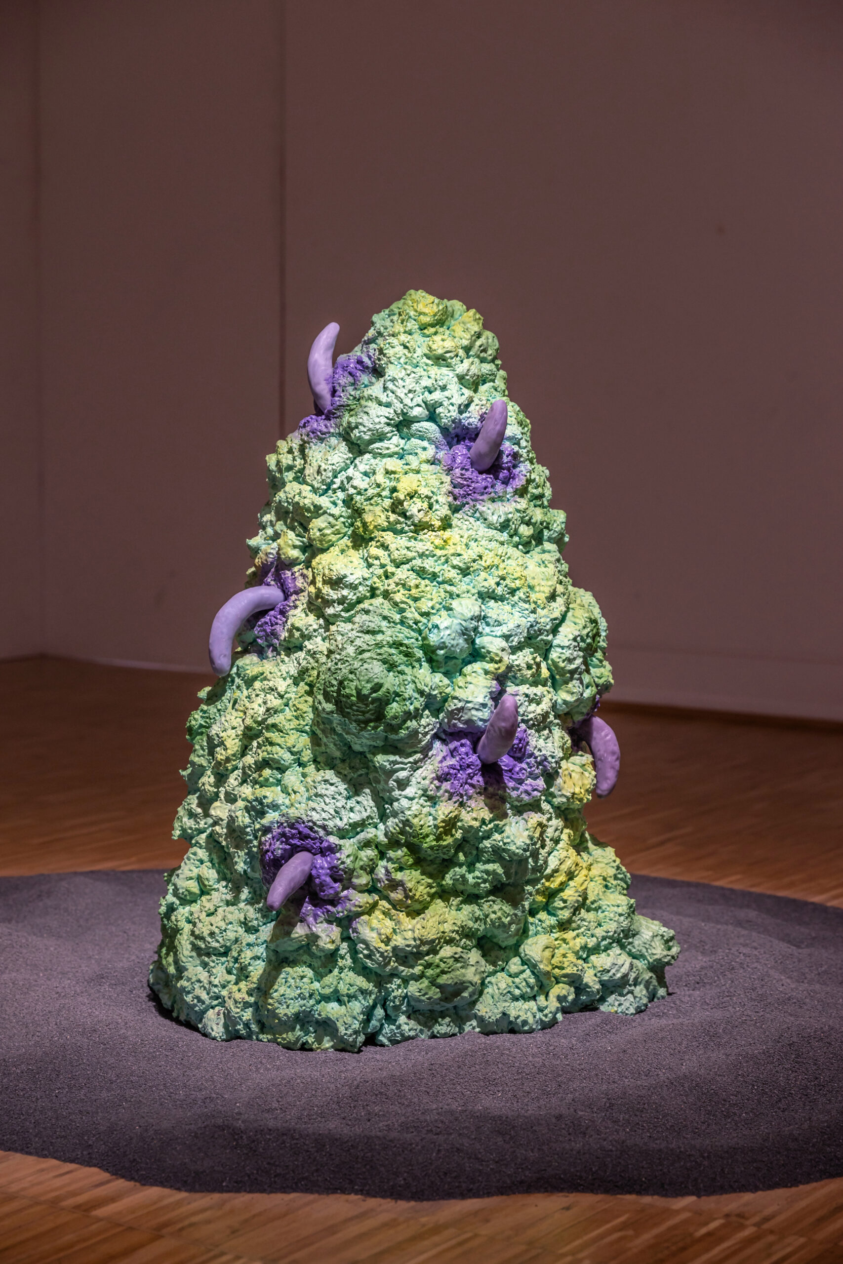 Adapt or Perish!_sculpture_2023_ polyurethane foam, hard plastic, acrylic lacquer_80x50x45 cm_©Jennifer Vass.jpg